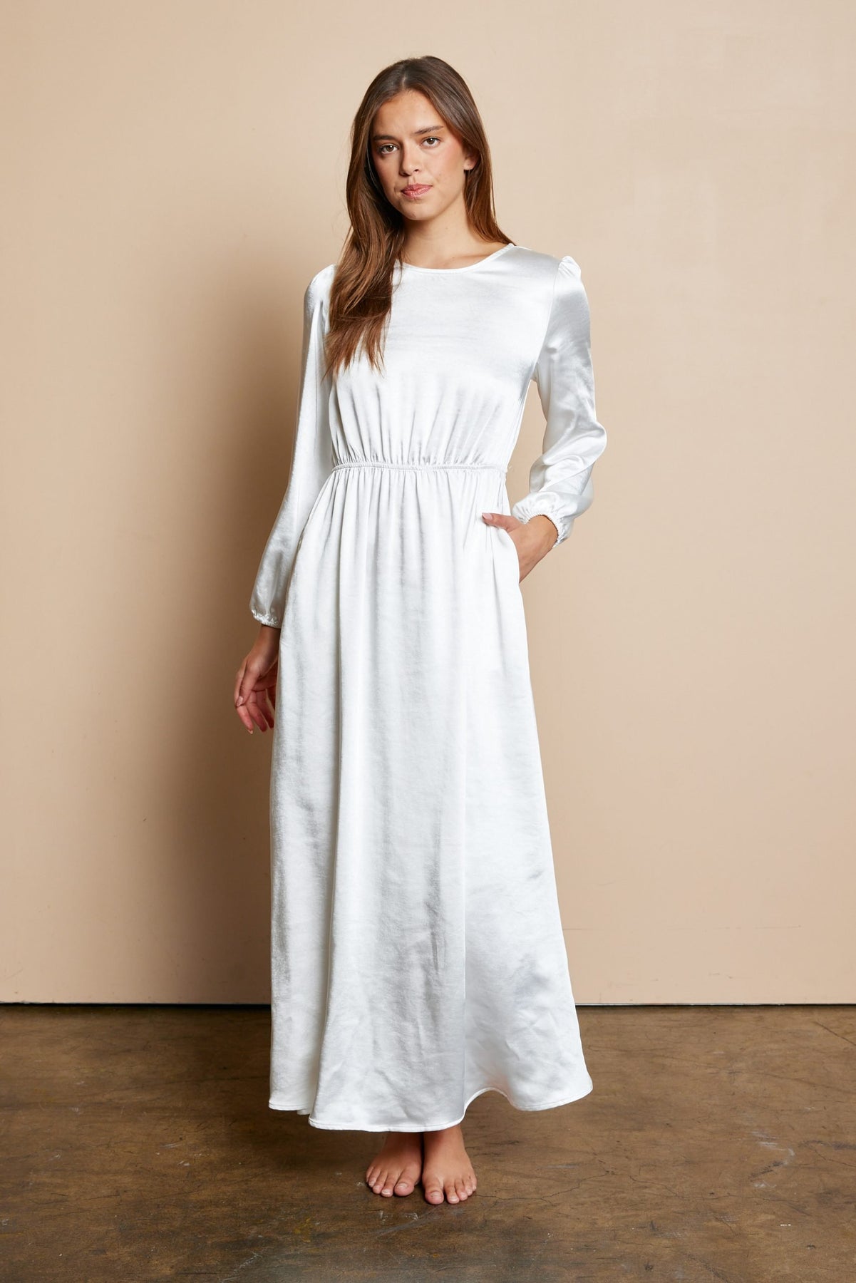 A Glimpse into the Timeless Elegance: Exploring the Enchanting World of White Traditional Womens Clothing