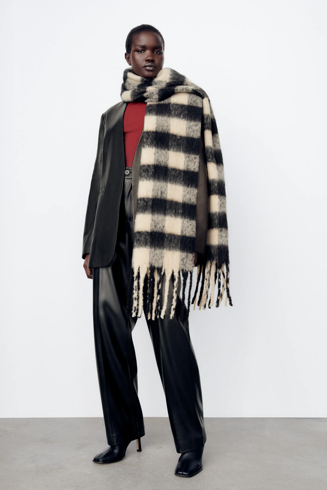 The allure of the Oversized Scarf: Fashion, Function, and a Bit of Drama