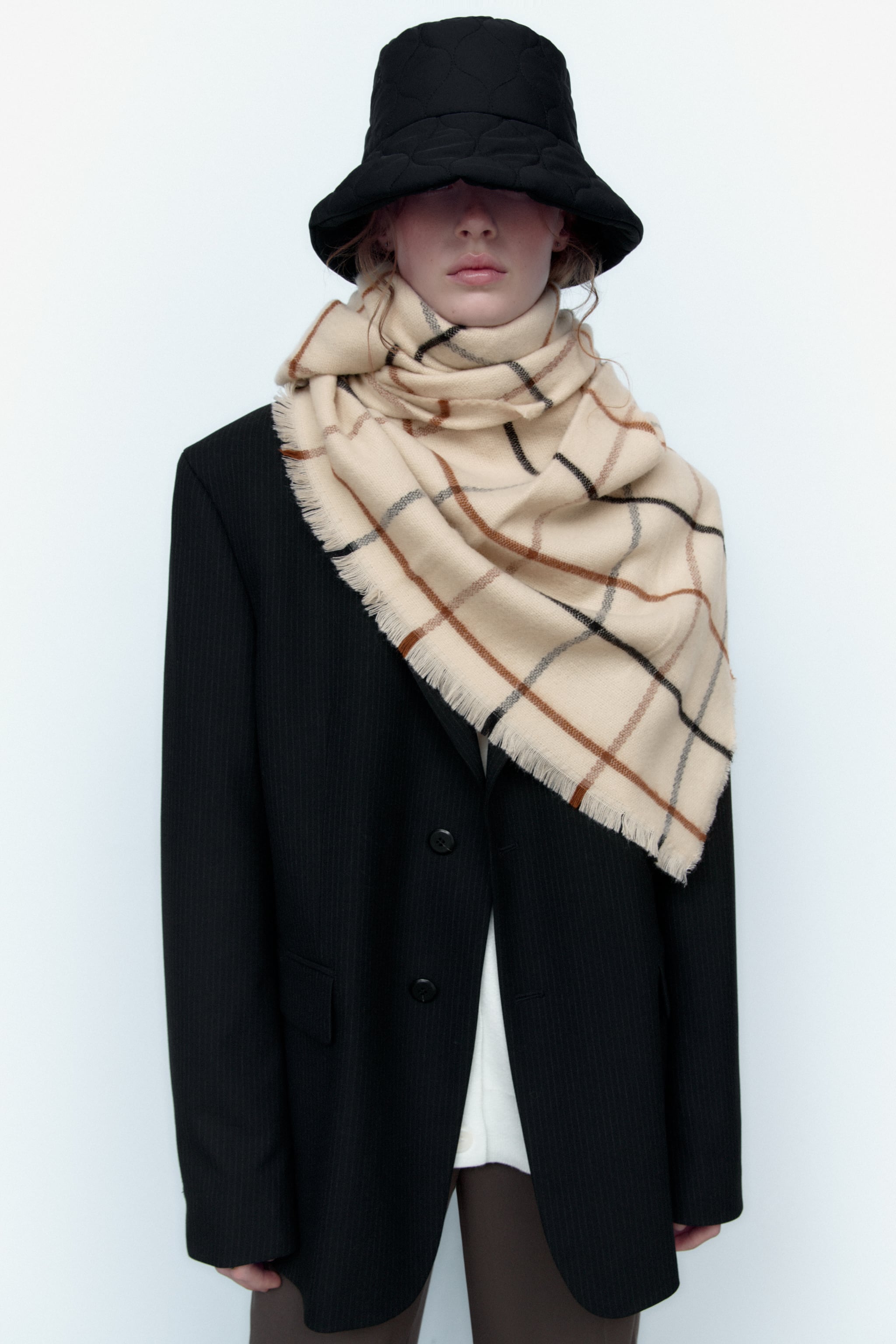 The Multi-Functional Trinity Scarf: A Fashionable and Practical Winter Accessory