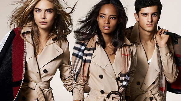 Title: The Allure of Burberry Scarves: A Fashion Icon Revisited