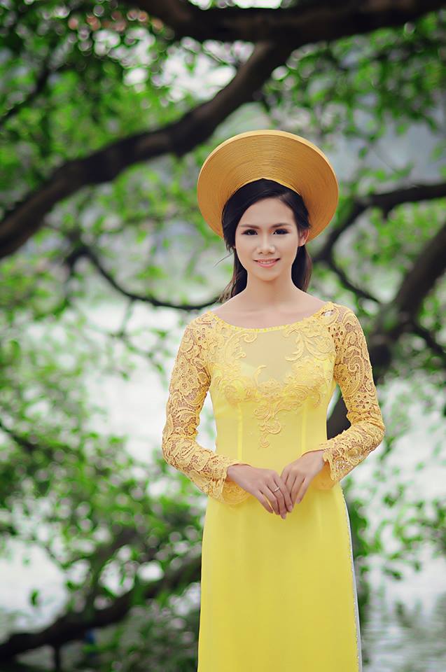 Title: A Glimpse into Vietnamese Womens Clothing: A Fashion Journey through Vietnam