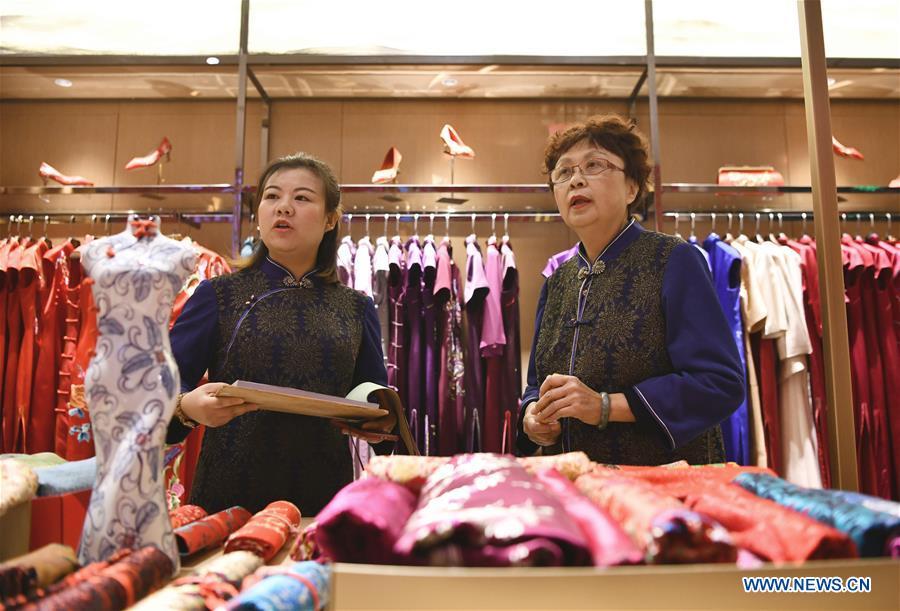 Title: Unveiling the Charm of Liyuxiang Womens Clothing: A Journey Through Timeless Style and Exquisite Craftsmanship