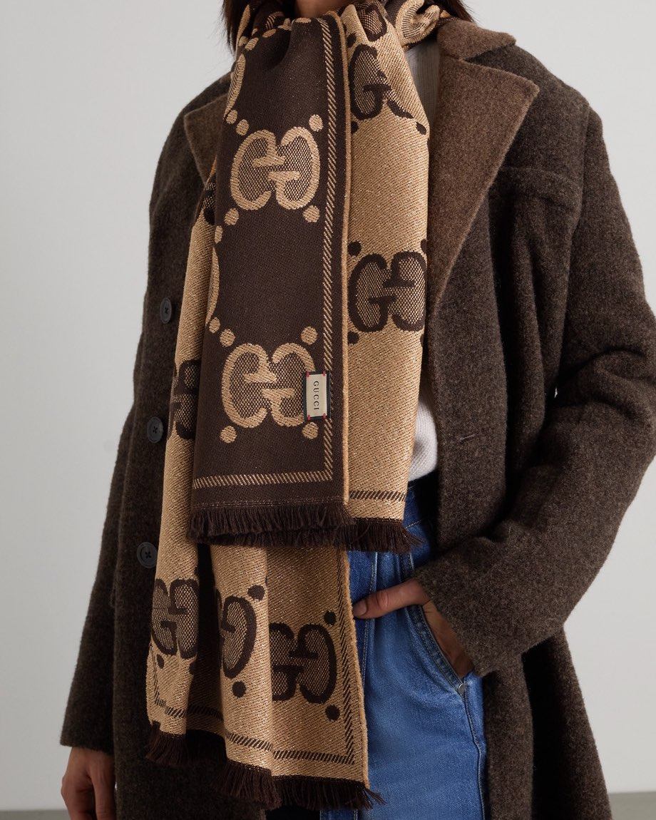 Gucci Sheepskin Scarf: A Fashion Statement for the Winter