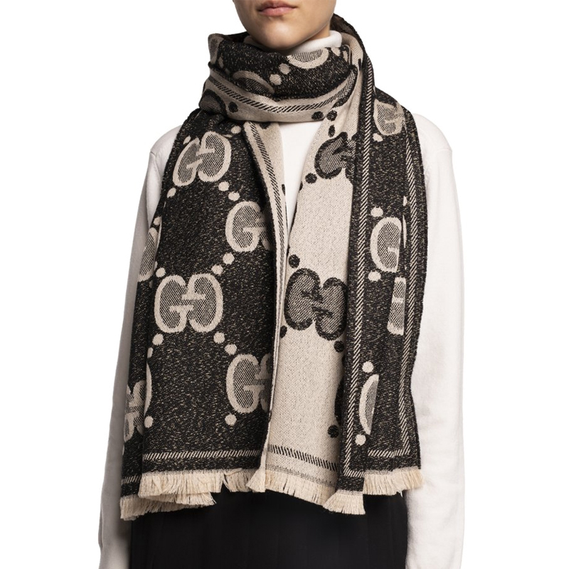 Gucci Sheepskin Scarf: A Fashion Statement for the Winter