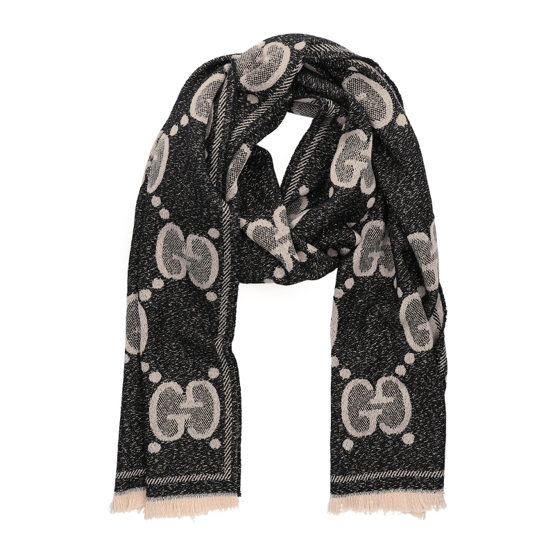 Gucci Sheepskin Scarf: A Fashion Statement for the Winter