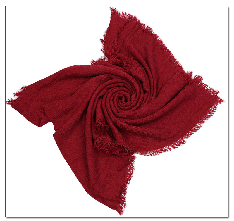 The charm of the red scarf in the year of birth