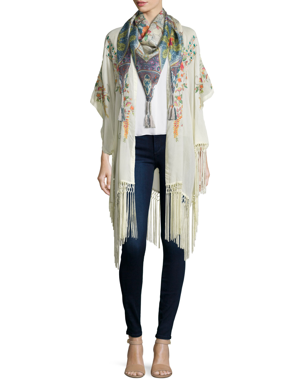 The Chic of the Kiri Kimono: Stylish Trends in Layering with a Thousand Bird Pattern Scarf