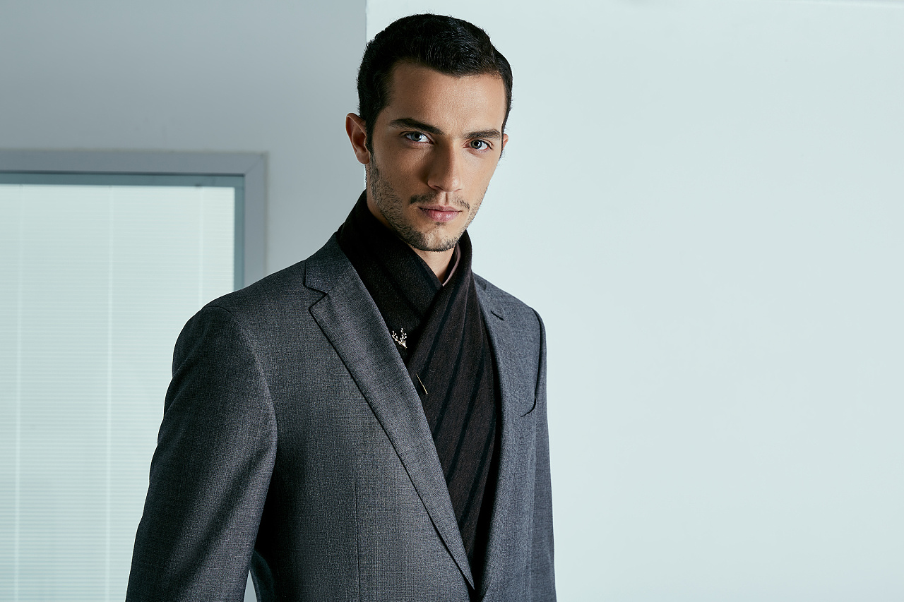 Men’s Scarves: Fashionable Ways to Wear Them