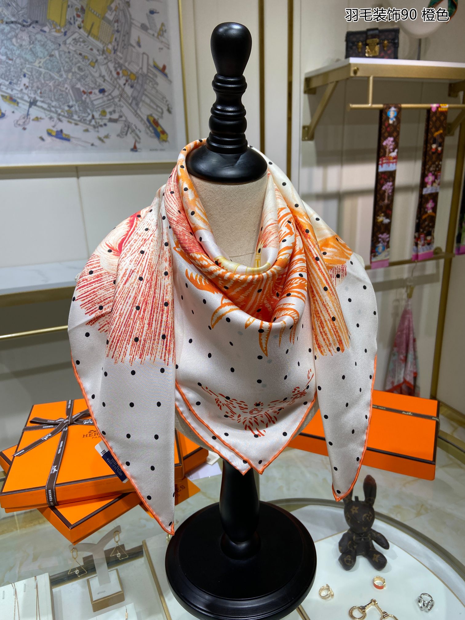 HERMES LADY SCARF: A时尚配饰的典范