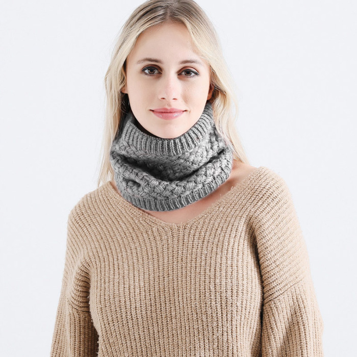 A Knitted Scarf for Christmas: A Gifting Guide for Couples