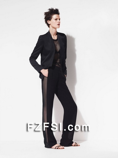 Title: Zara China Official Online Store: A Fashionable Haven for Womens Clothing