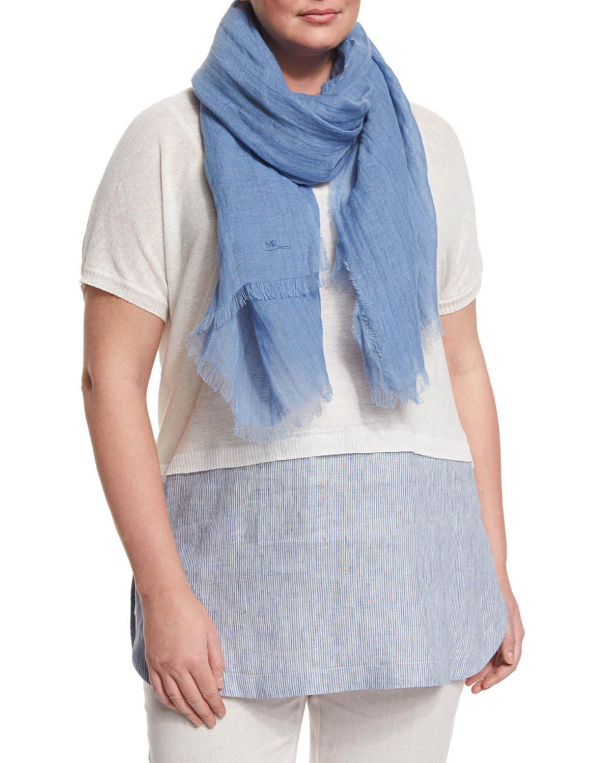 What Scarf to Wear with a Dark Blue Outfit