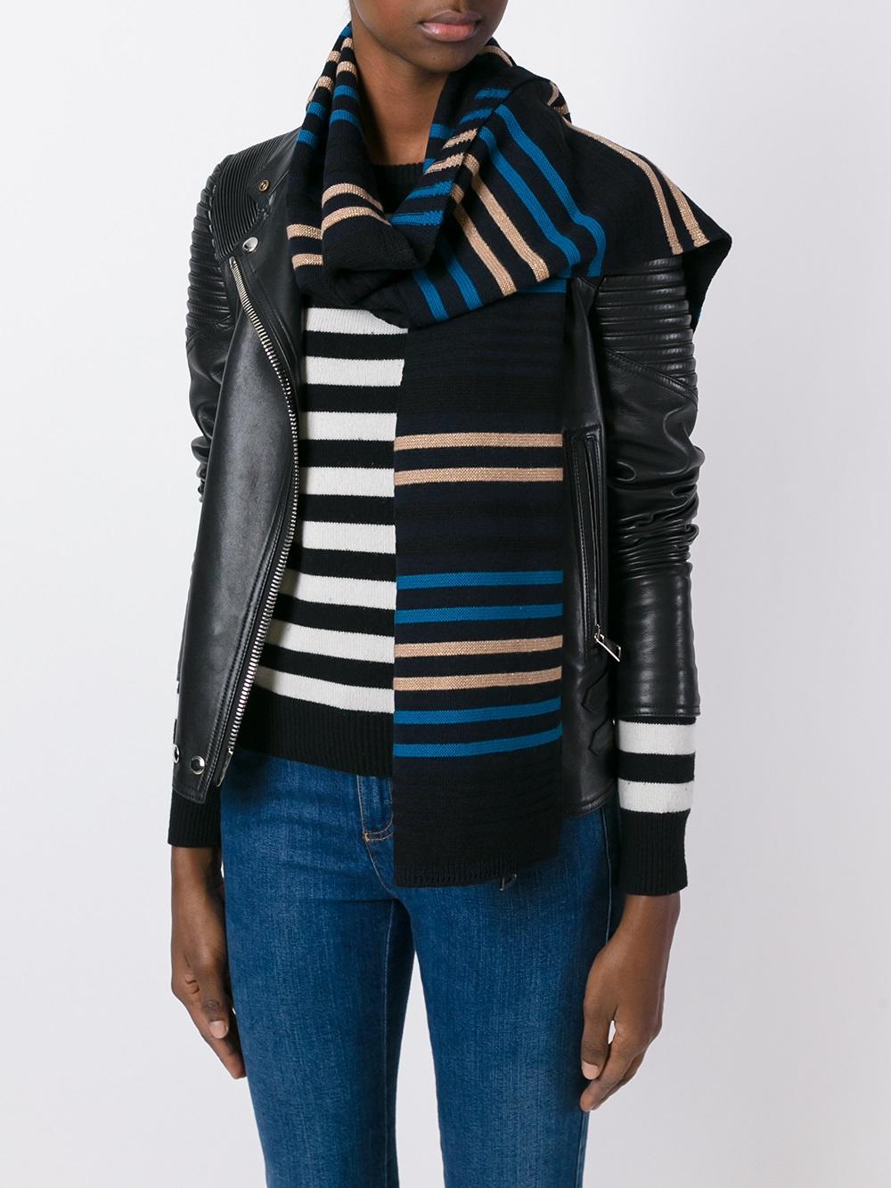 What Scarf to Wear with a Dark Blue Outfit