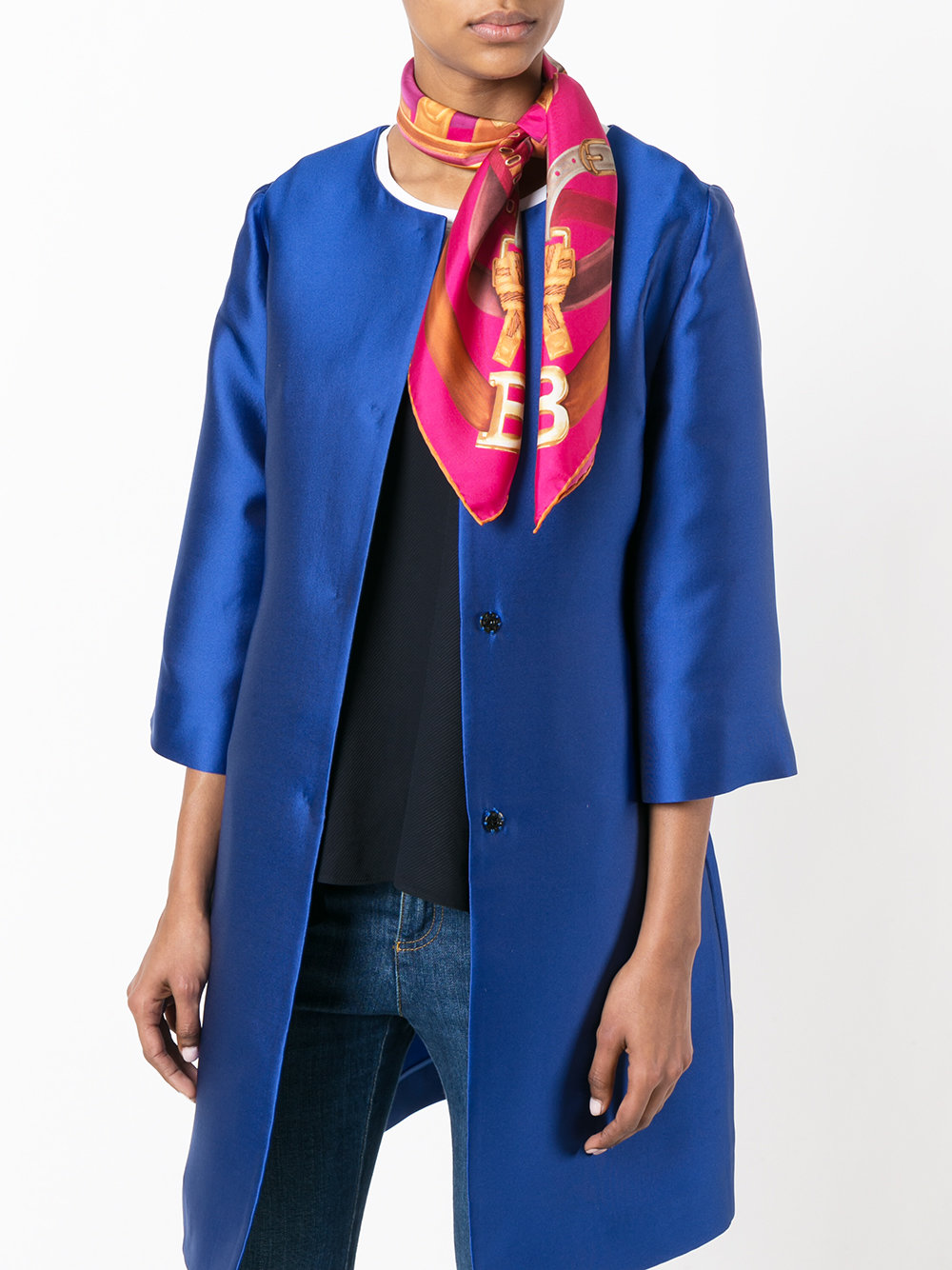 What Scarf to Wear with a Dark Blue Outfit