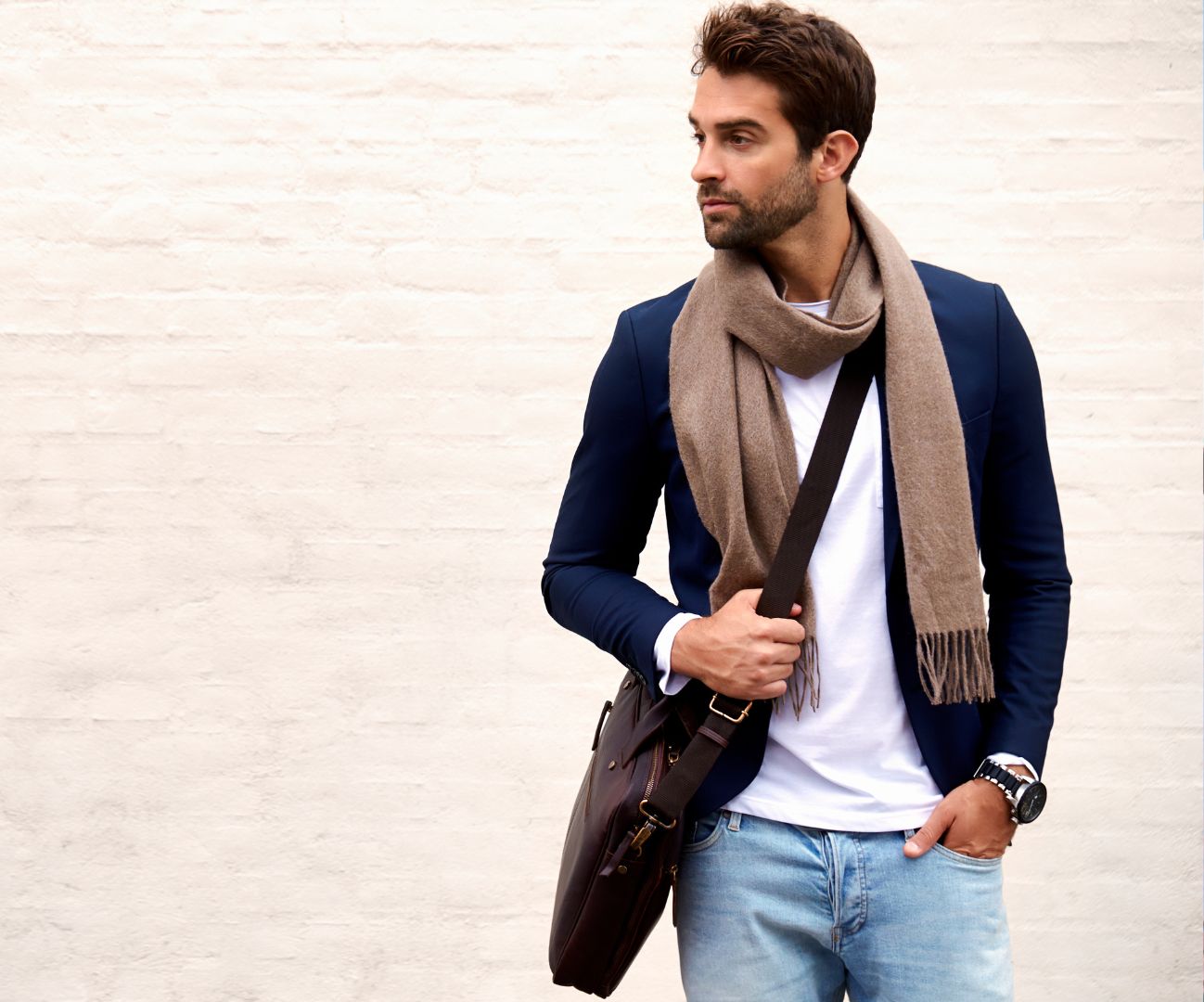 The Best Brands of Scarves for Men: A Gift with Style and Comfort