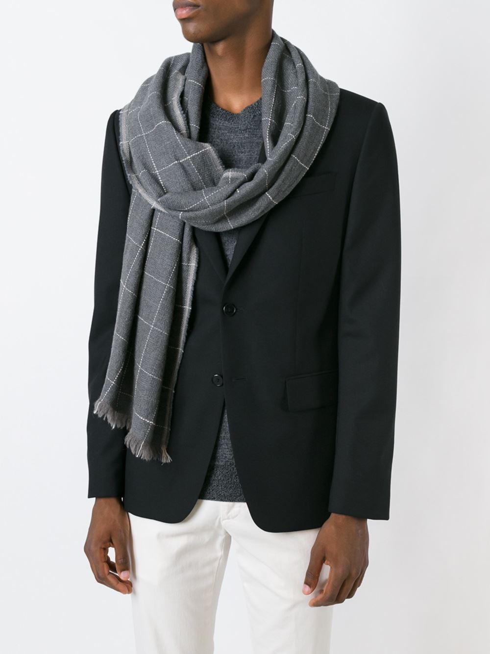 Title: The Coolest Ways to Wear a Mens Scarf