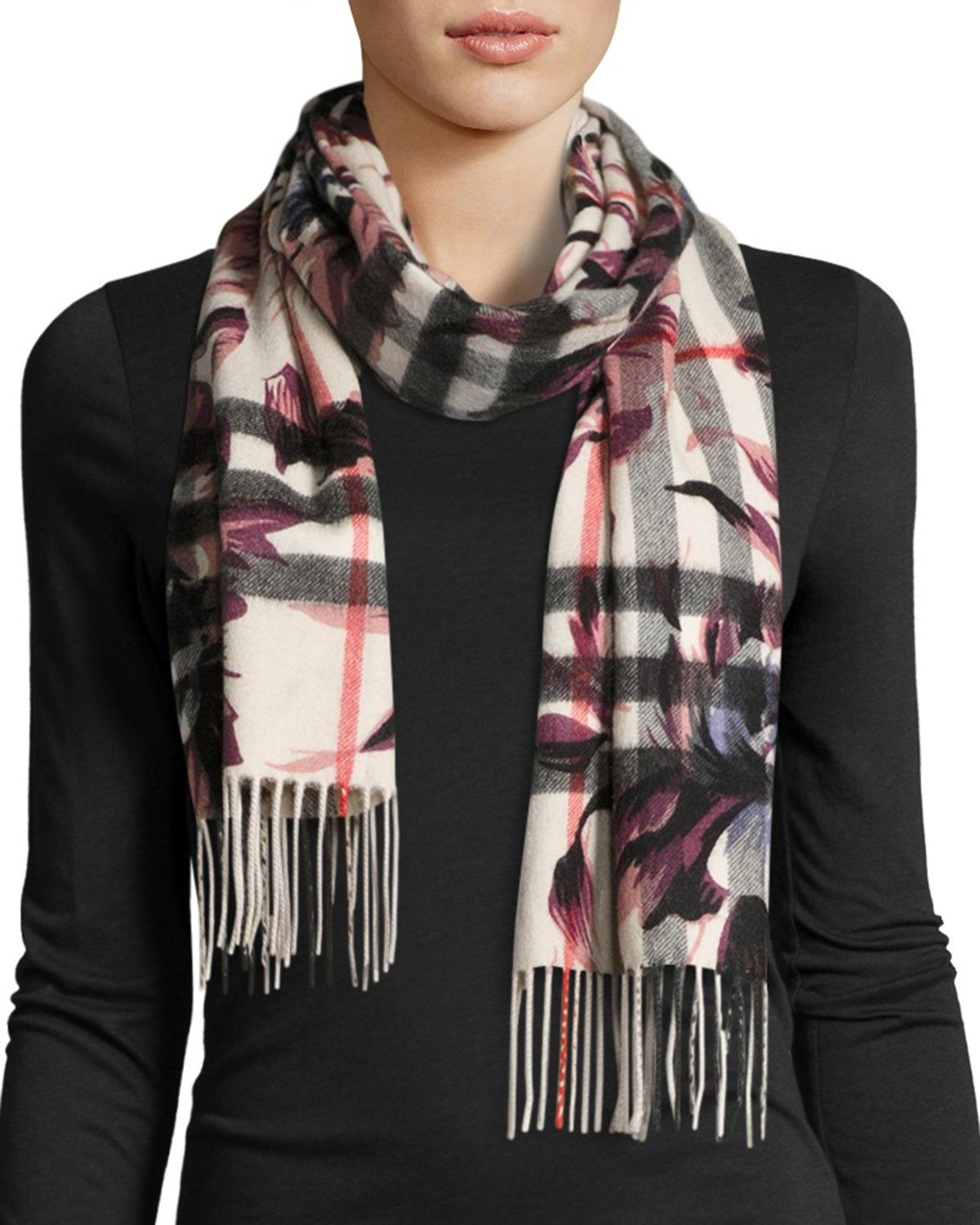 Cerulier Scarf: A Symbol of Elegance and Functionality