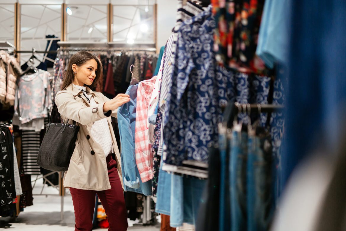 Title: Discovering the Largest Womens Fashion Market in Shenyang: A Cultural and Shopping Adventure