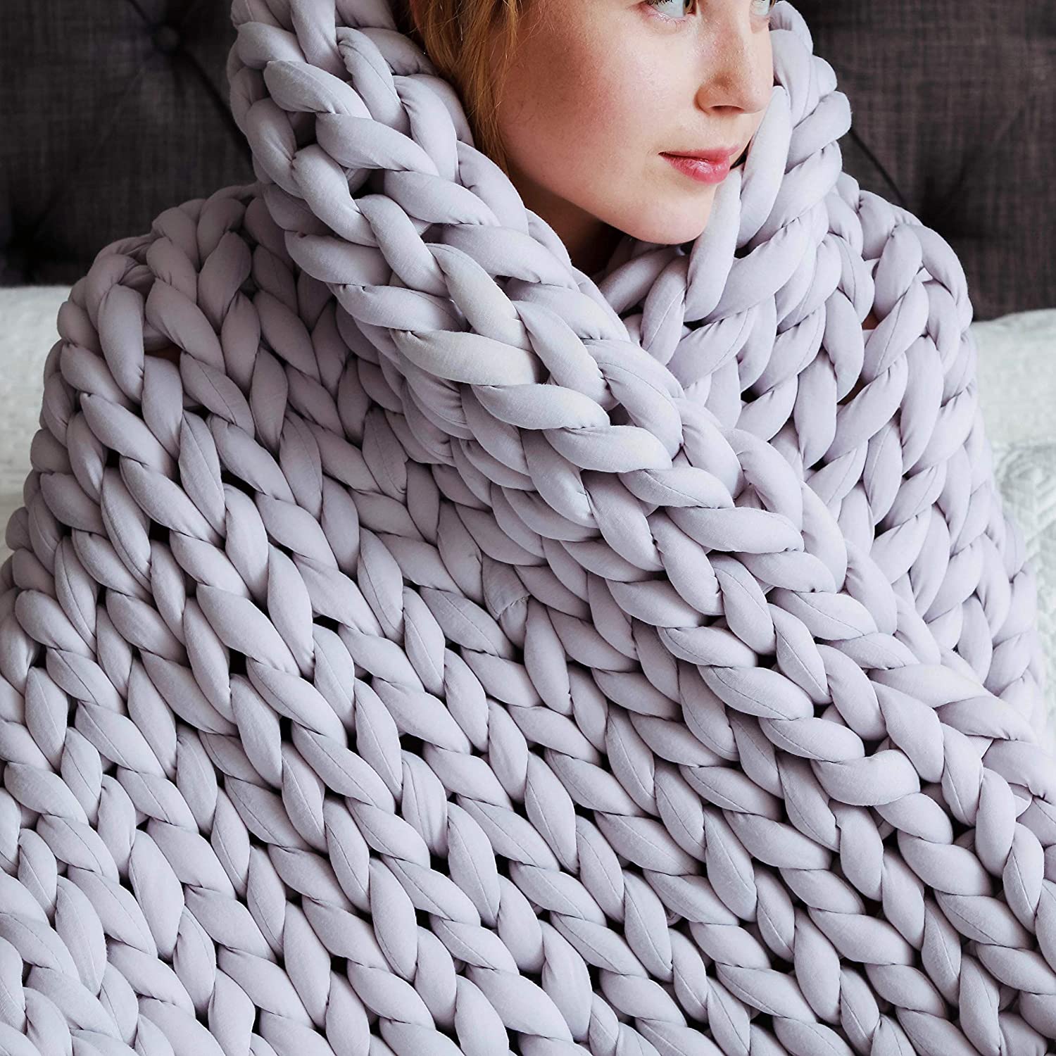 Crafting a Warm Winter Blanket: The Art of Knitting a Scarf