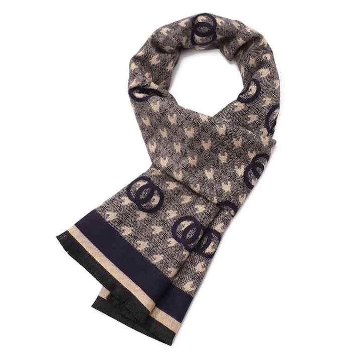 COACH Scarf: A Symbol of Elegance and Functionality