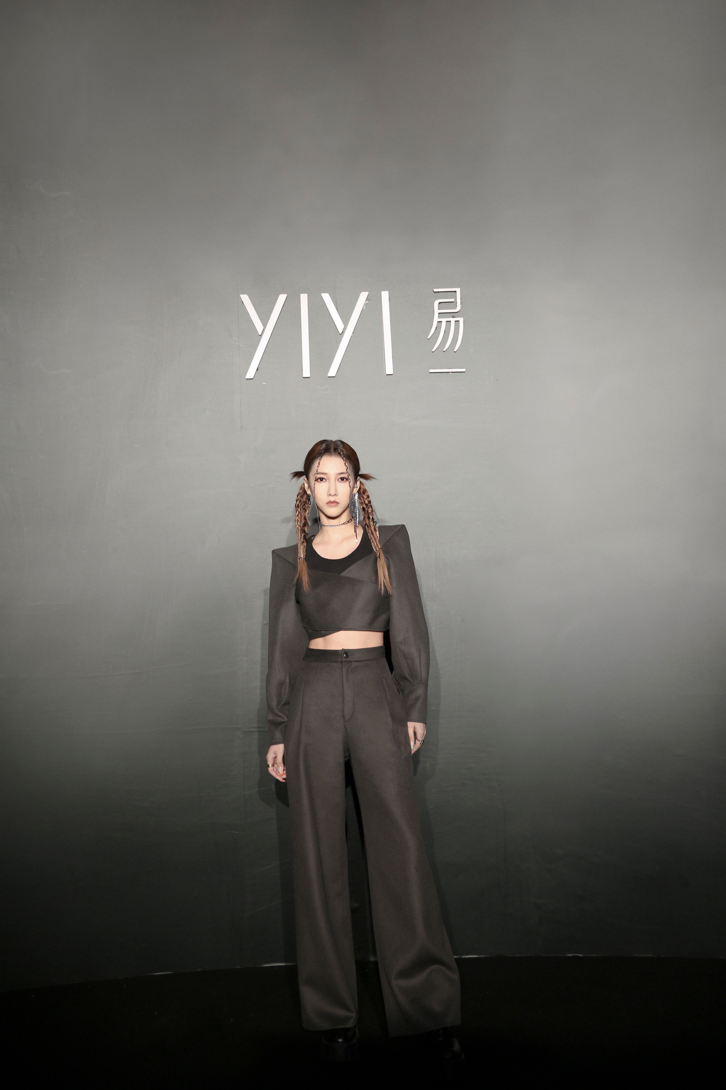 Title: Elegance, Style and Quality: Discover the World of Yiyi Online Womens Clothing Brand