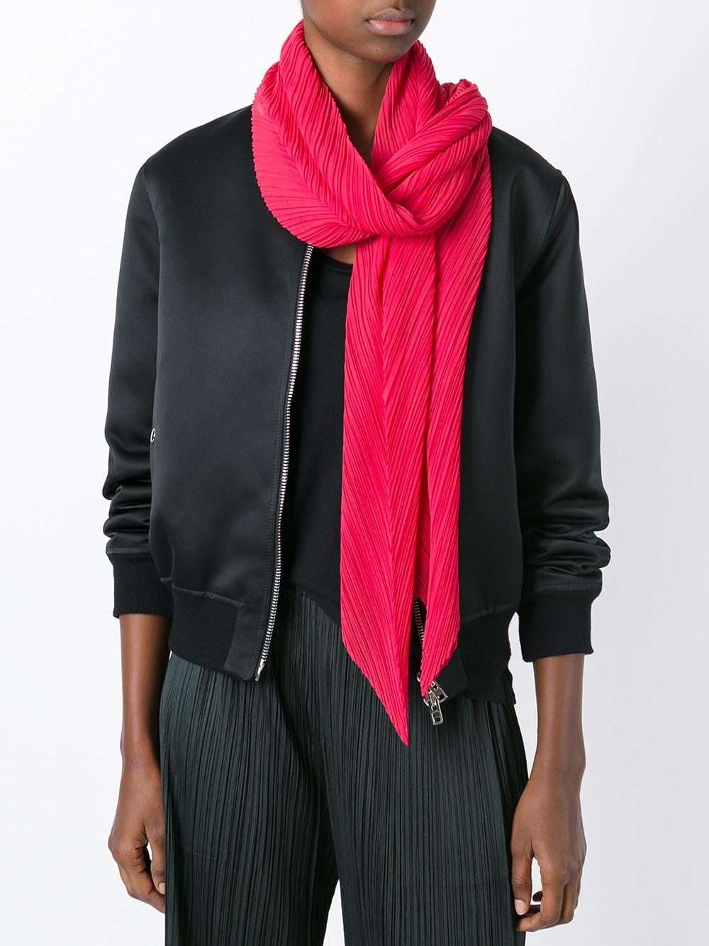 What Color Scarf to Pair with a Rose Red Dress