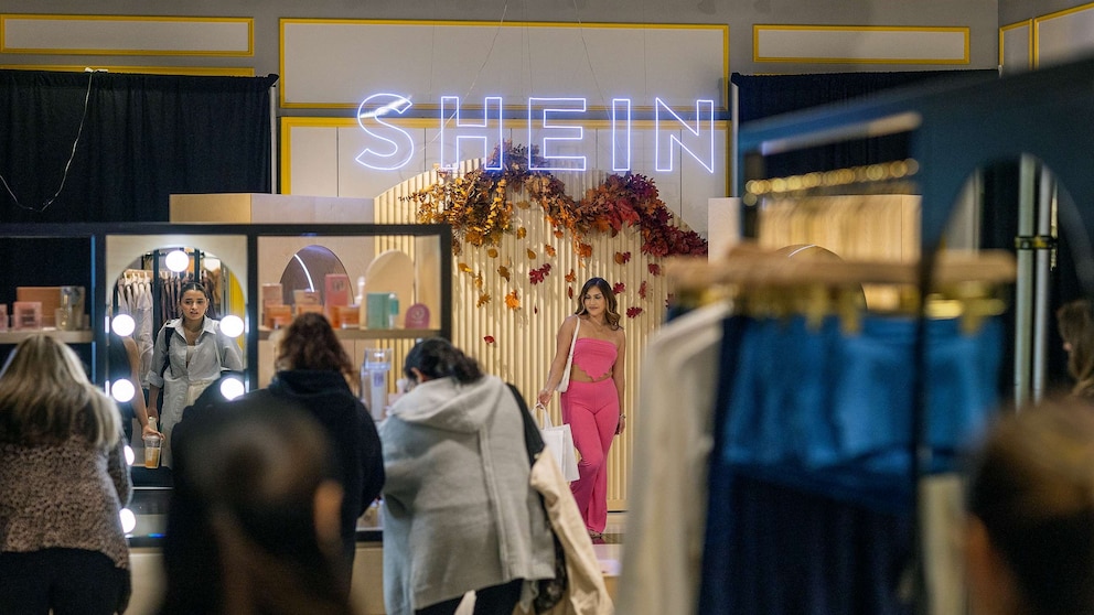 Title: A Glimpse into Womens Fashion at Shenyang Qiansheng Department Store