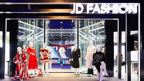 Title: A Glimpse into Womens Fashion at Shenyang Qiansheng Department Store