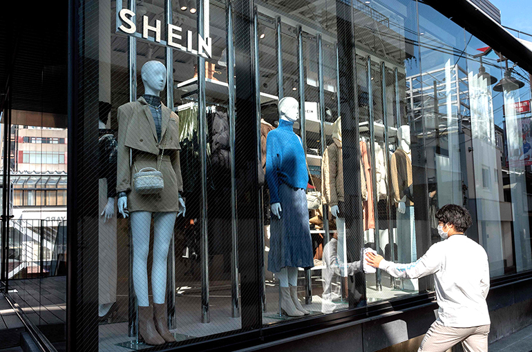 Title: A Glimpse into Womens Fashion at Shenyang Qiansheng Department Store