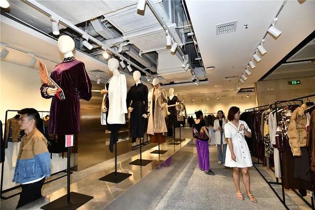 Title: Discovering Fashion Elegance at Hanyee Hanyi Womens Clothing Store