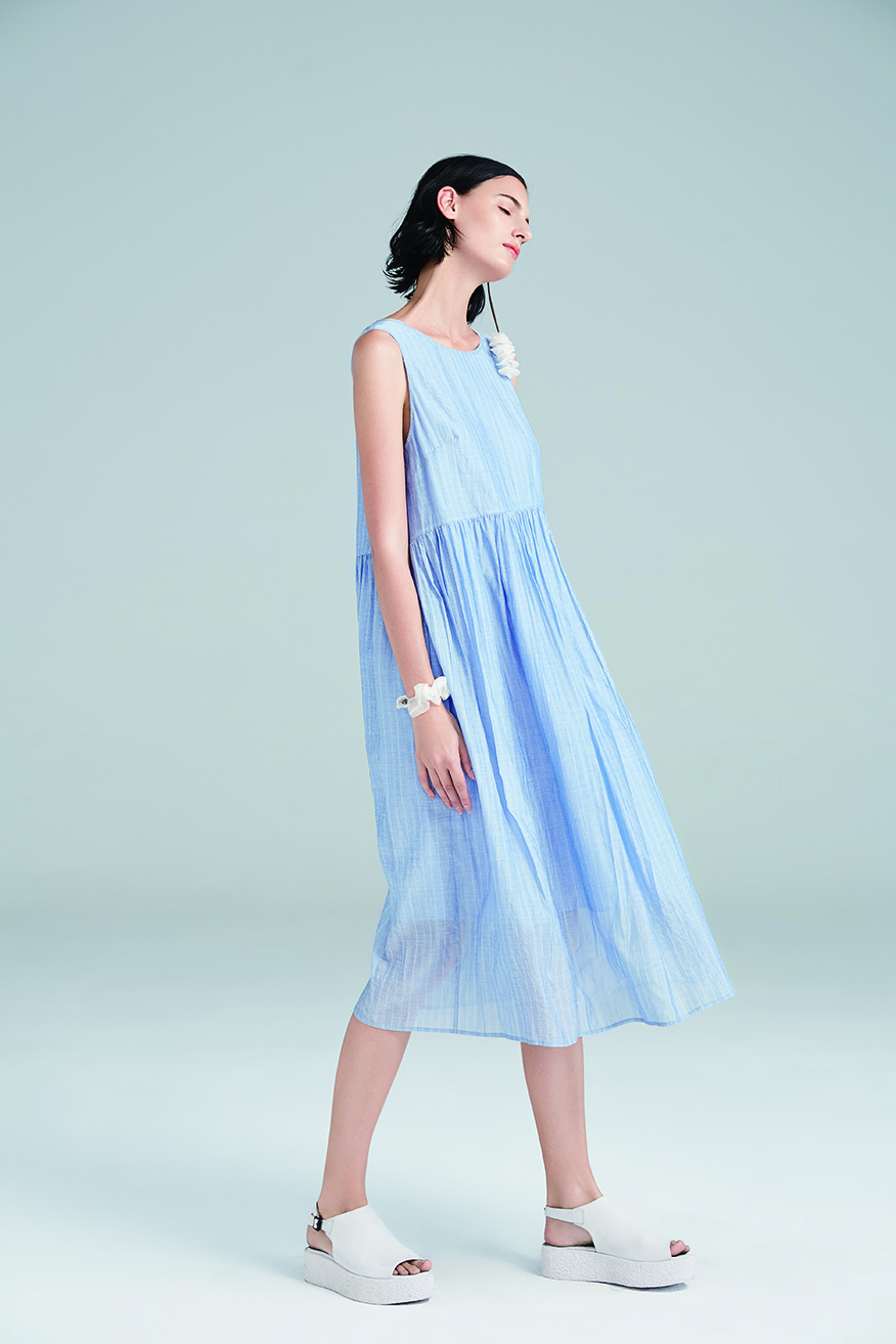 Title: Leading Fashion Brand Flagship Store on Tmall: Experience the Exquisite Essence of LEAD ZI女装