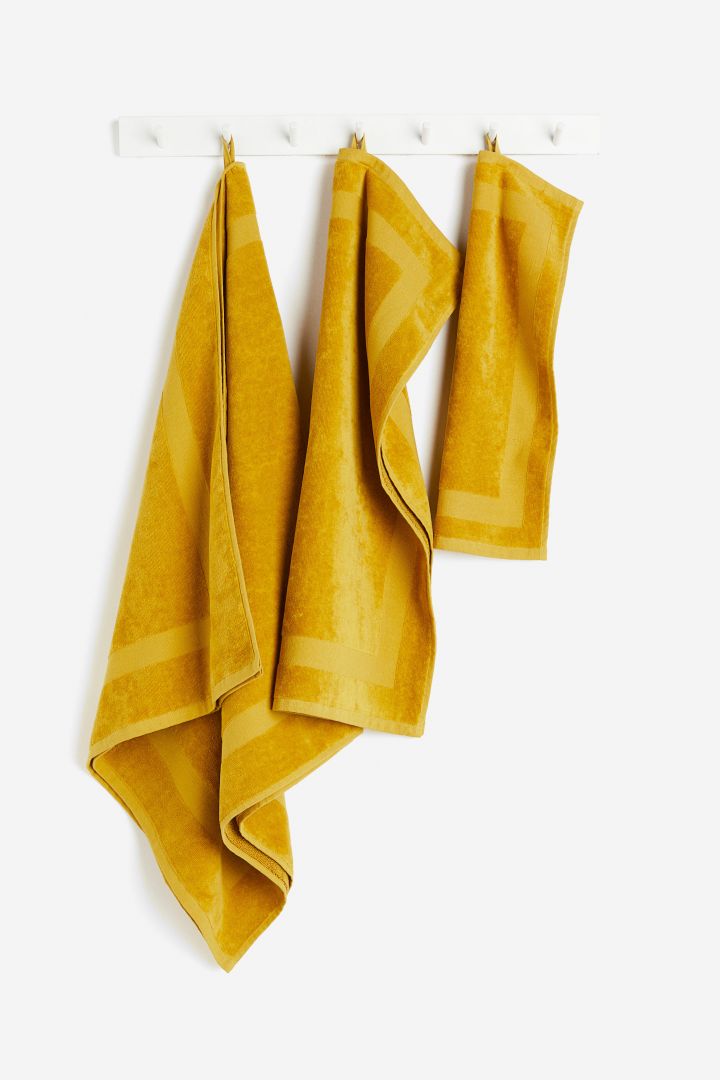 How to Clean a Yellowed Towel: Tips and Tricks for Removing Stubborn Stains