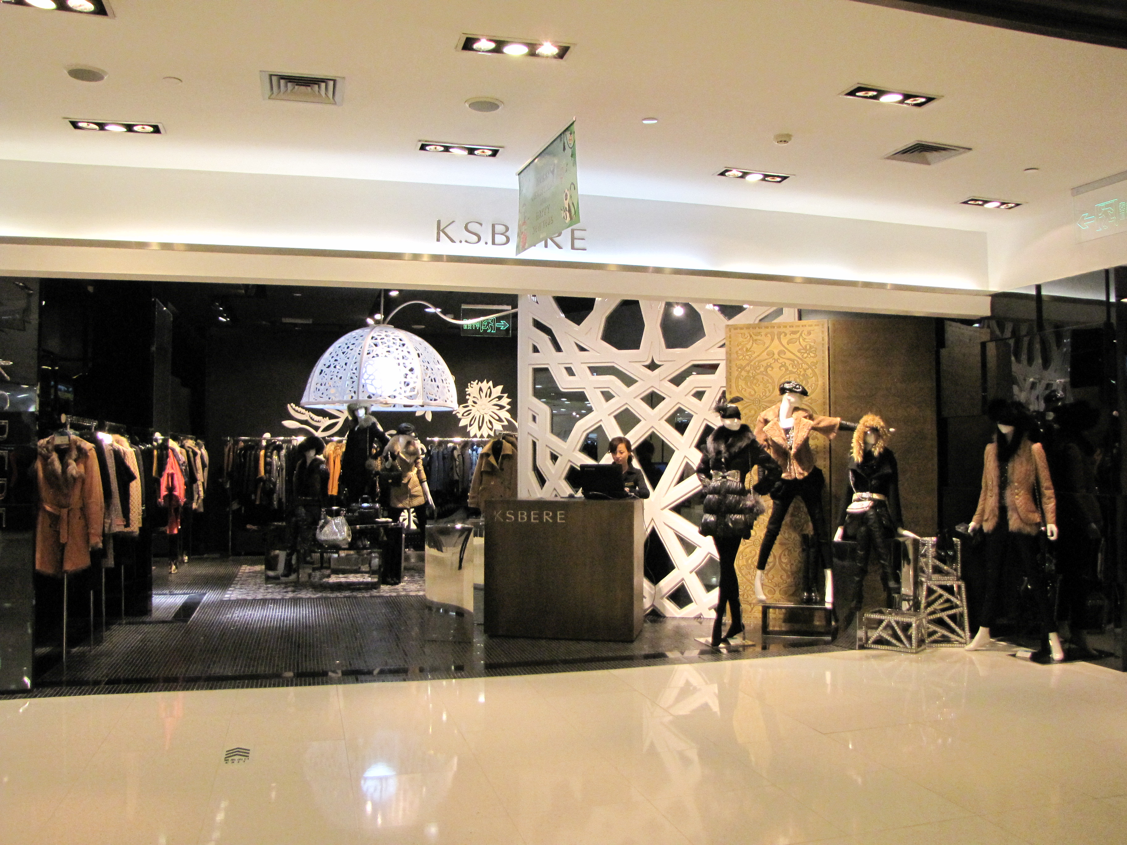 Title: Discover the Elegance and Style of Kaya卡亚卡女装 at Our Flagship Store