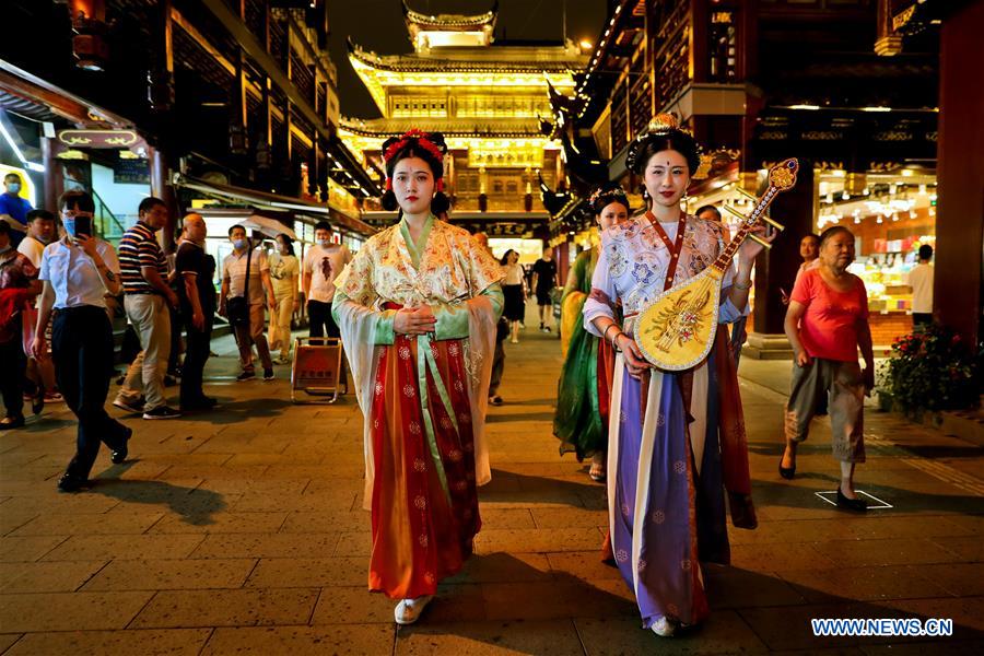 Ancient Chinese Costumes: A Glance into the Exquisite World of Traditional Womens Wear