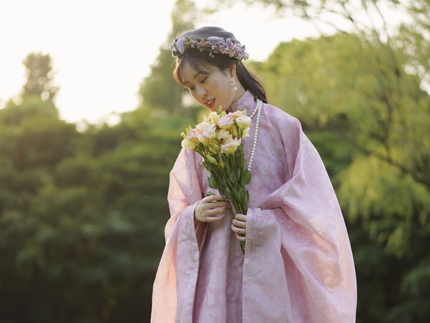 Title: How to Wear Hanfu Womens Clothes: A Comprehensive Guide