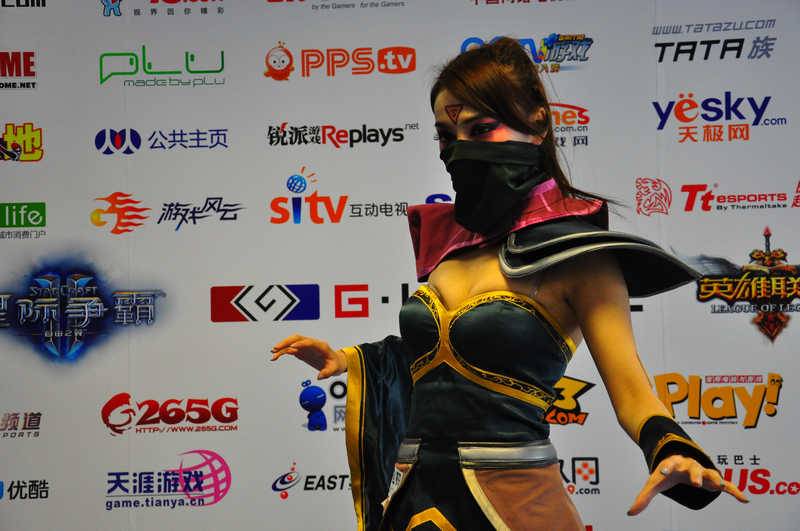 Title: The Rise of Cosplay Heroes: Unraveling the Phenomenon of Japanese Animations Female Cosplayers