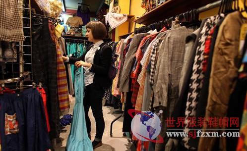 Title: A Fashionable Haven: Discover the Exquisite Collection at Yi Dian Womens Clothing Store