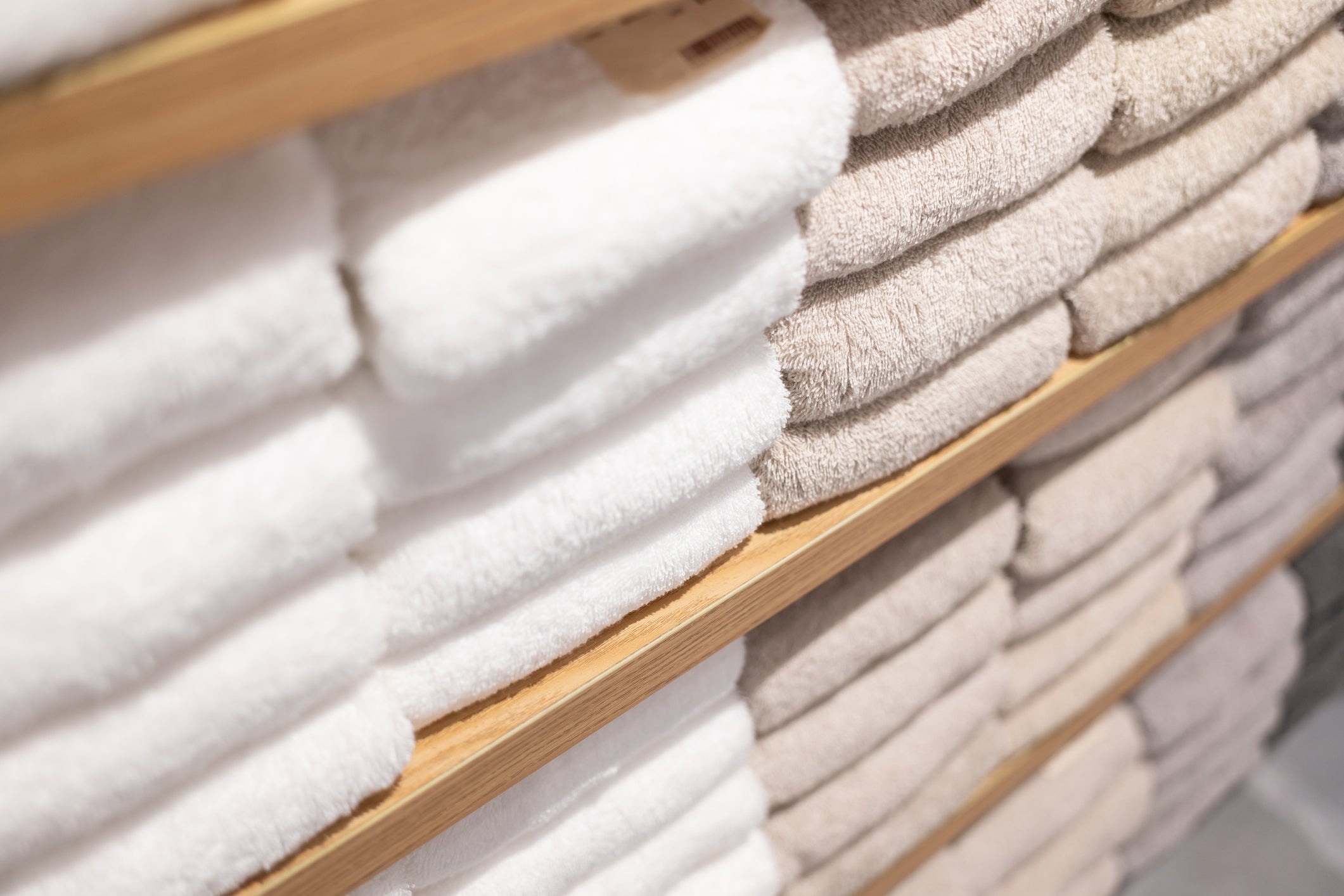 How to Restore the Original Whiteness of a Yellowed White Towel