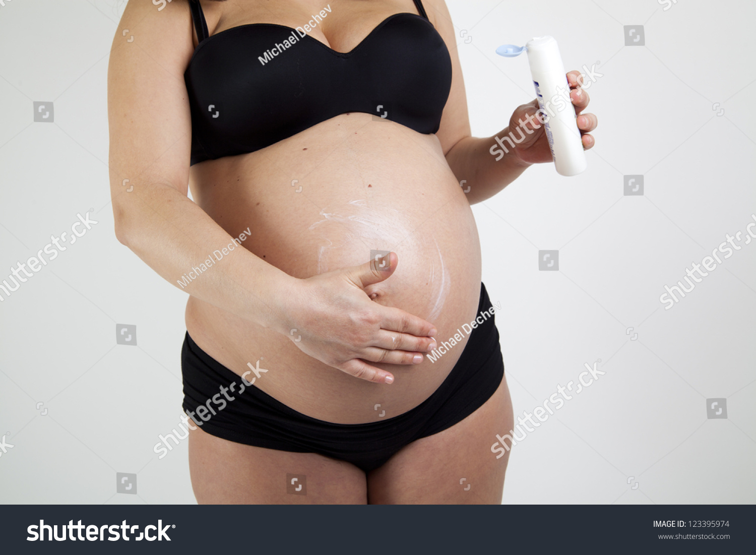 Can a Pregnant Woman Apply Hot Compress to Her Belly?