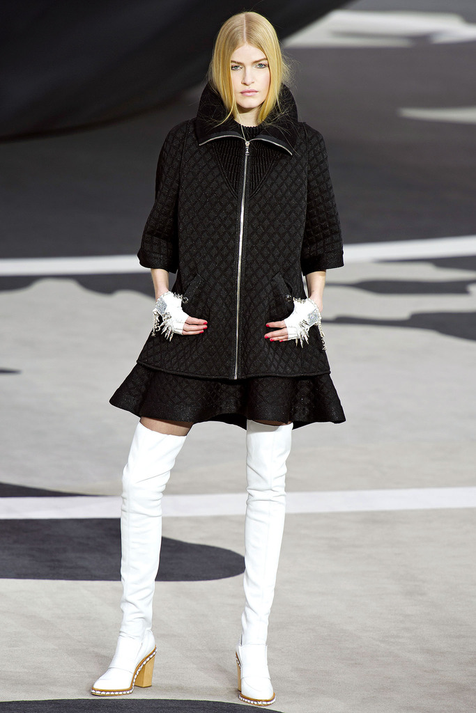 Does Chanel Have Womens Clothing? A Comprehensive Guide to the Brands Fashion Offerings