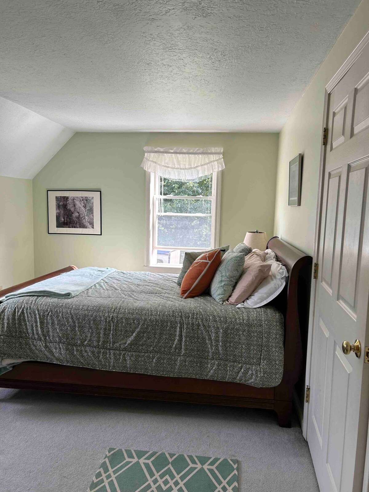 The art of carpeting a bedroom