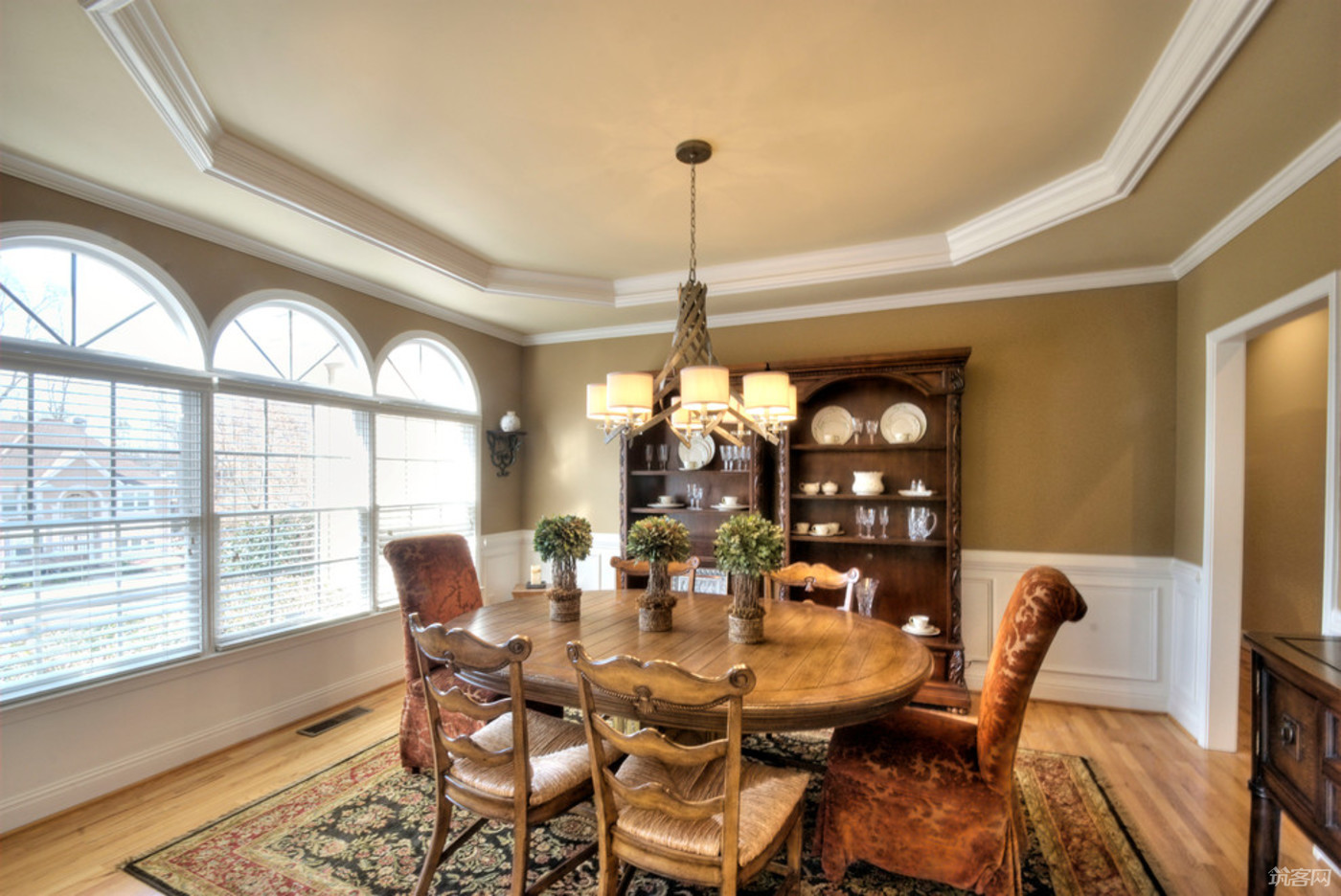 Dining Room Carpets: Function, Fashion, and Comfort