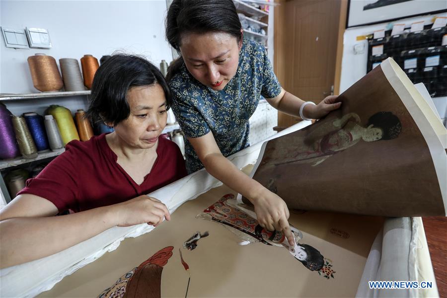 Title: The Art and Craft of Suzhou Carpets