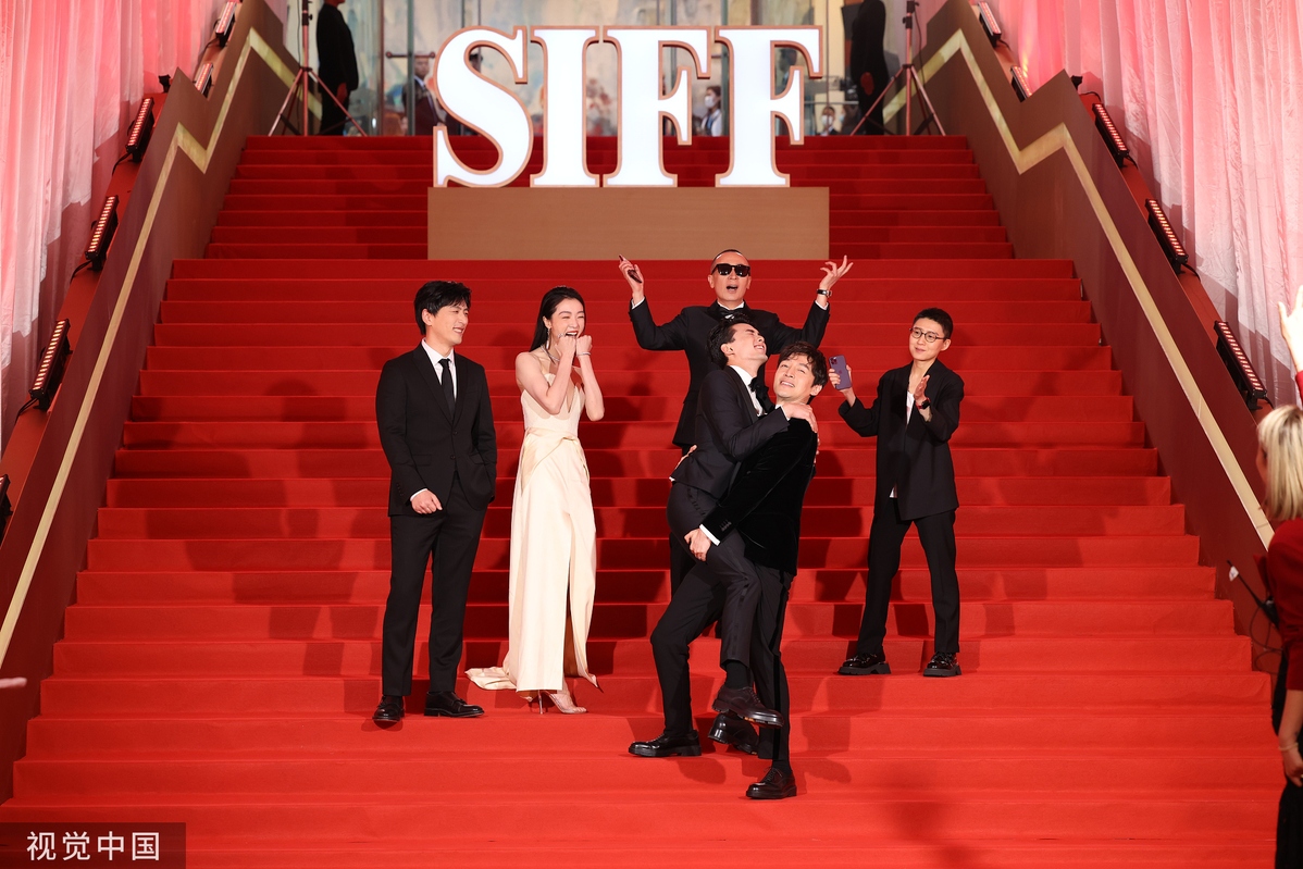 Title: The Allure of the Shanghai Film Festival Red Carpet