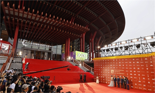 Title: The Allure of the Shanghai Film Festival Red Carpet