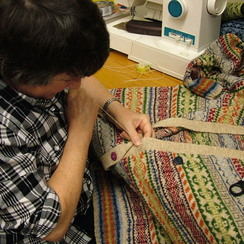 Old Knitting Yarn into a Rug: A Comprehensive Guide