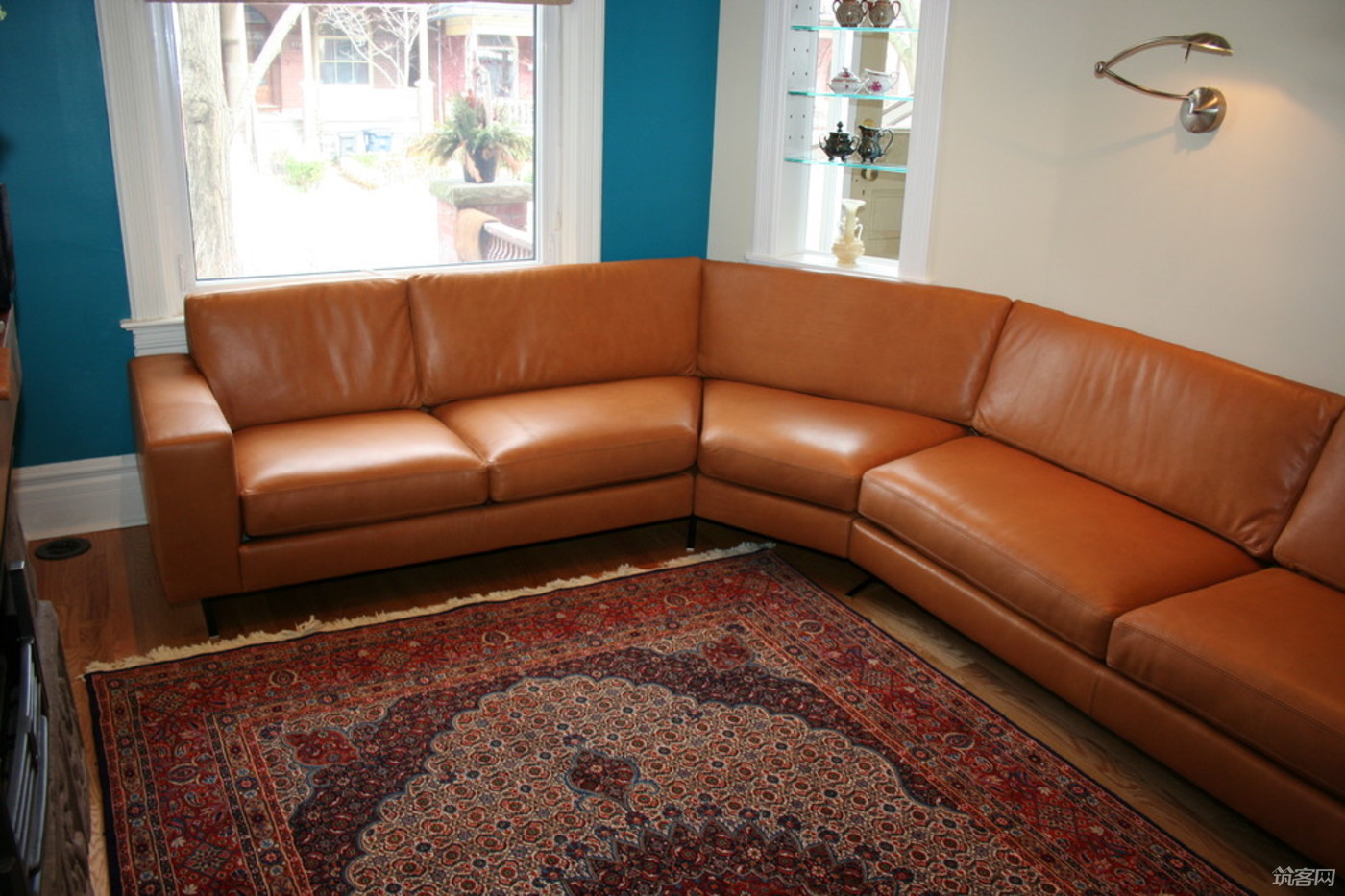 Title: Repairing a Leather Sofa: A Comprehensive Guide