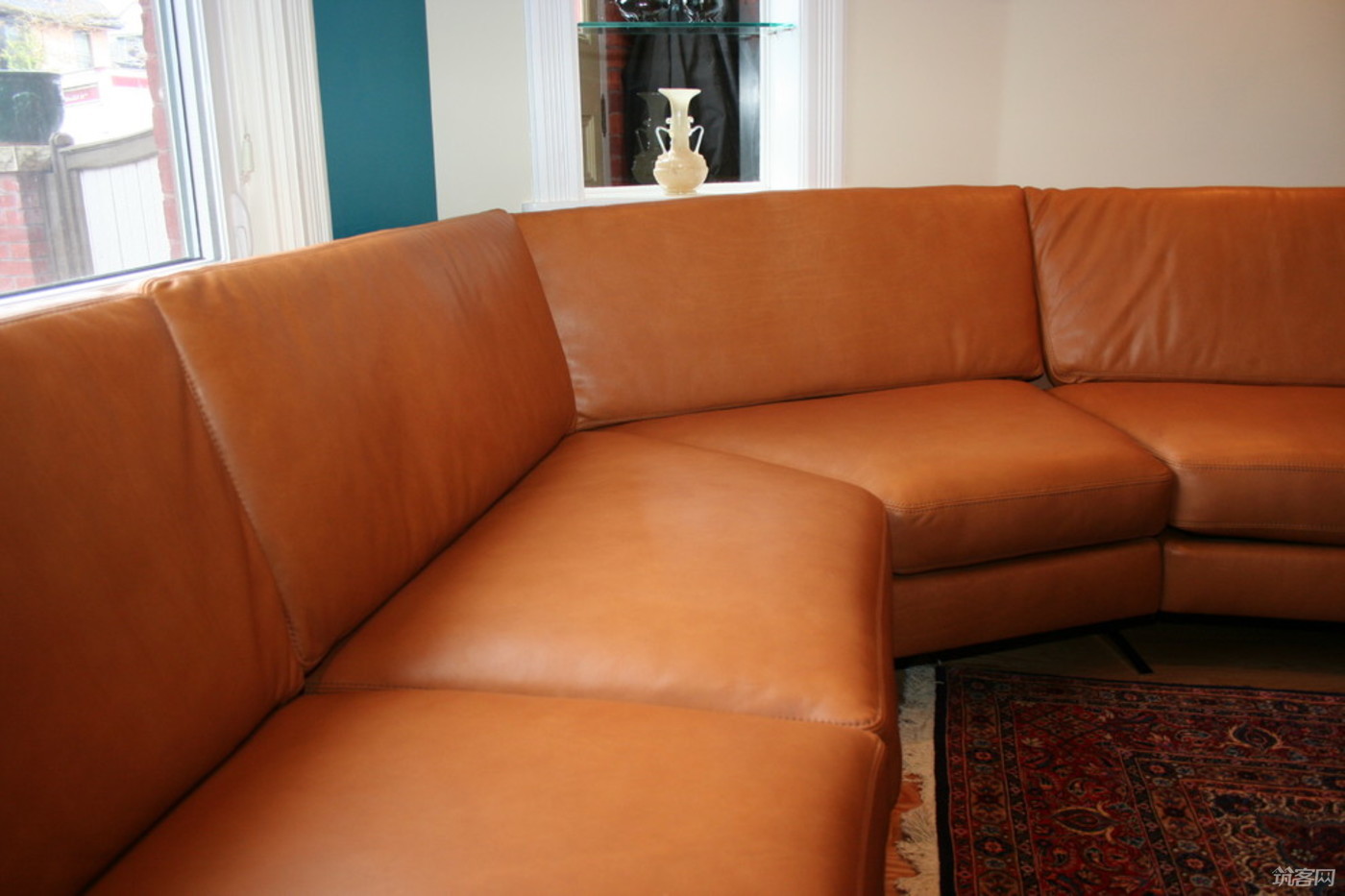 Title: Repairing a Leather Sofa: A Comprehensive Guide