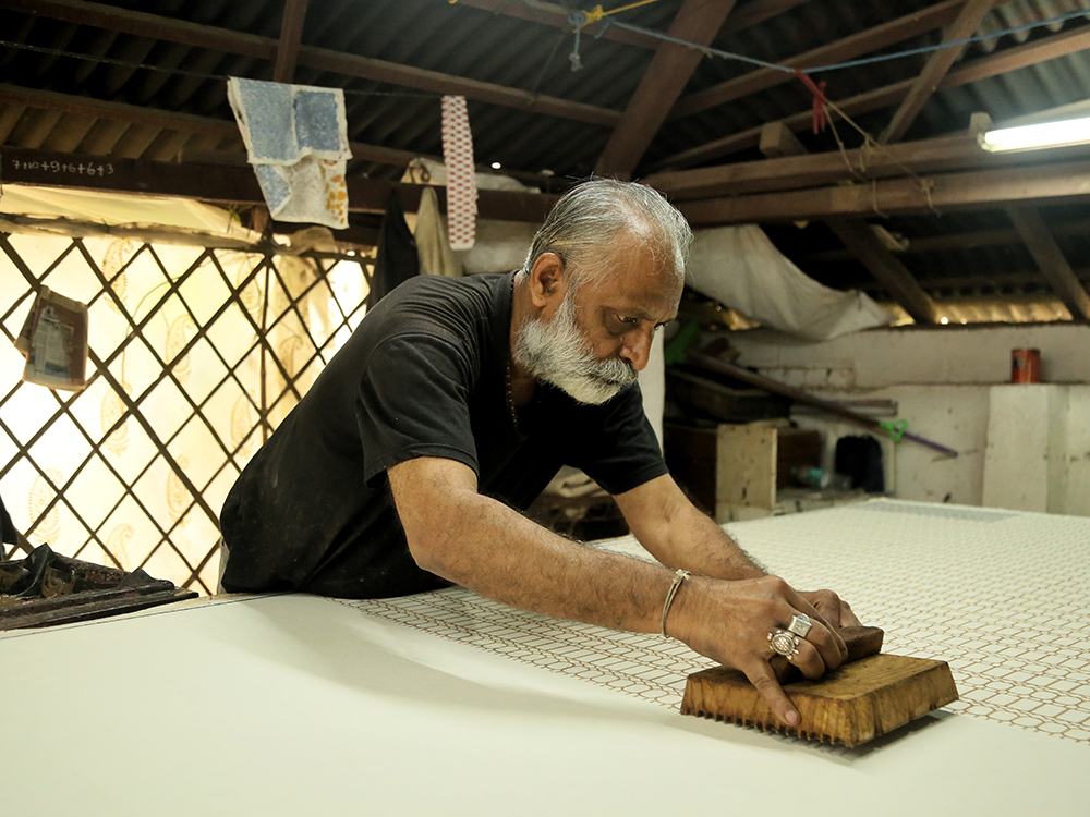 Title: The Ingenious Craft of Brick Sofa Making