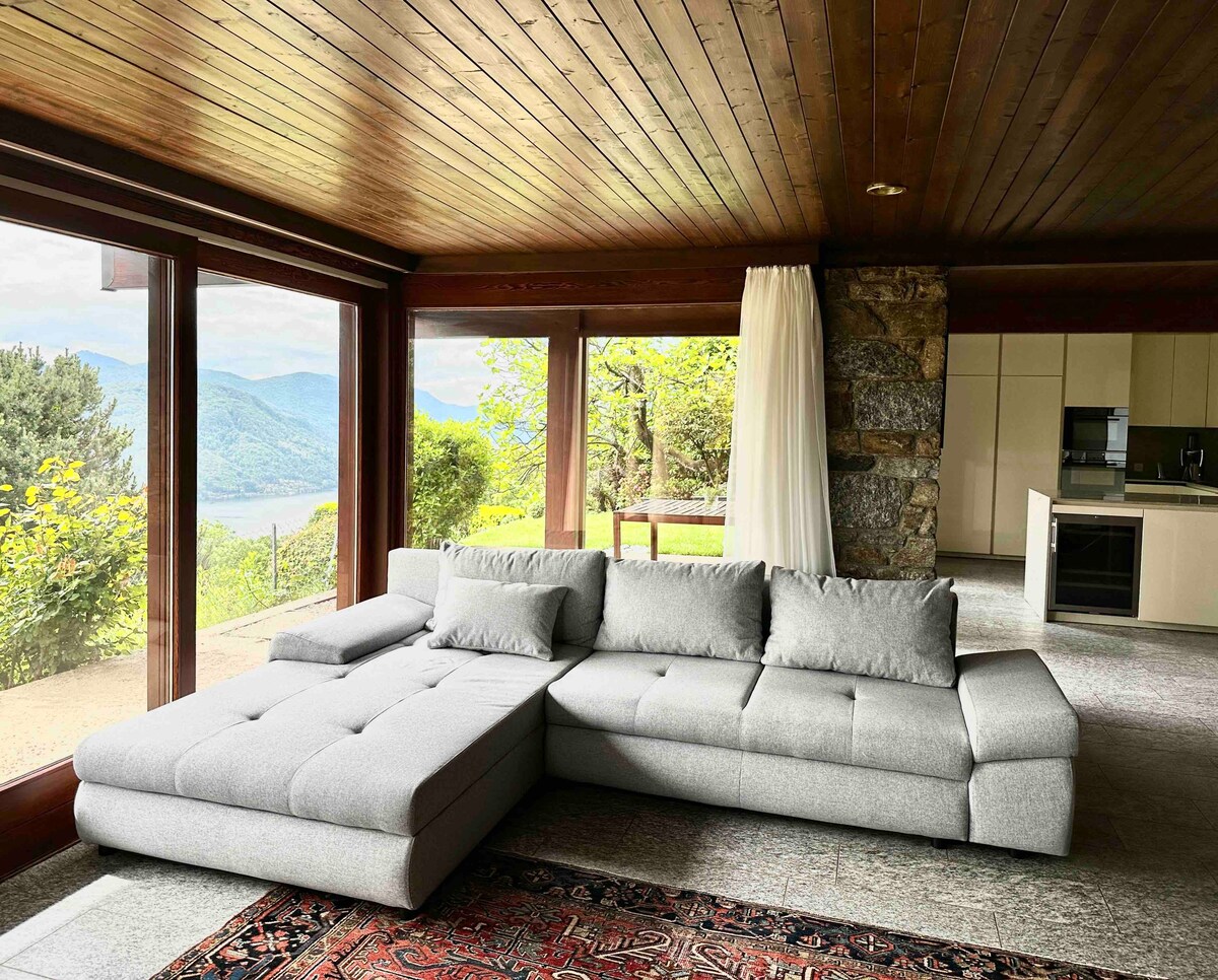 Title: A Relaxing Retreat: Pictures of Country Sofas for a Cozy Ambiance